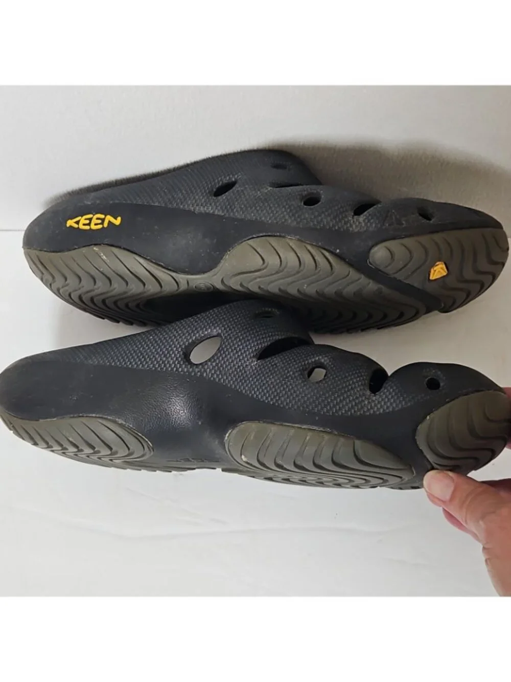 KEEN Yogui Arts Clog Sandals Slip On Shoes Mens Size 12M Graphite Lightweight